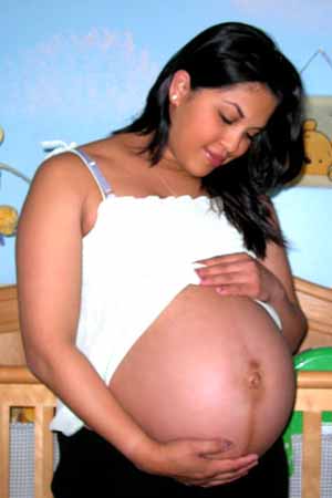 Роды 39 40 недель. Живот на 40 неделе беременности. Беременный живот 40 недель. Животик на 40 неделе беременности. 39-40 Недель беременности.